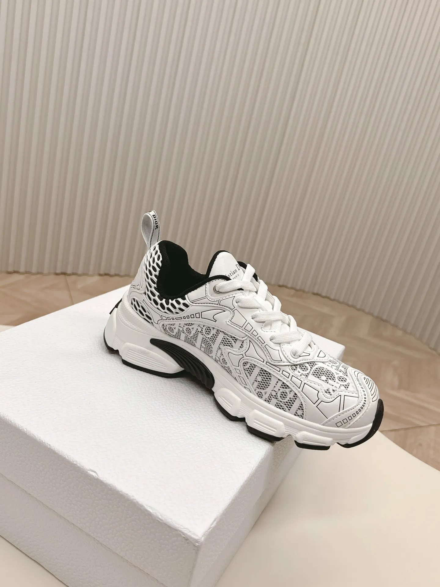 👟👟Ex-factory price 620👟👟 Hot item, star model 2024 main hot item, the newly released Dior Chrono new casual sports shoes, running shoes, dad shoes are really cool, full of futuristic feeling! Really cool! Once again interpreting Dior's concept of cool fashion, the lucky star will bless you with good luck. The new EVA sole is super light and super soft! A perfect replica of the original! Fully matched material and mold! ! 35-40